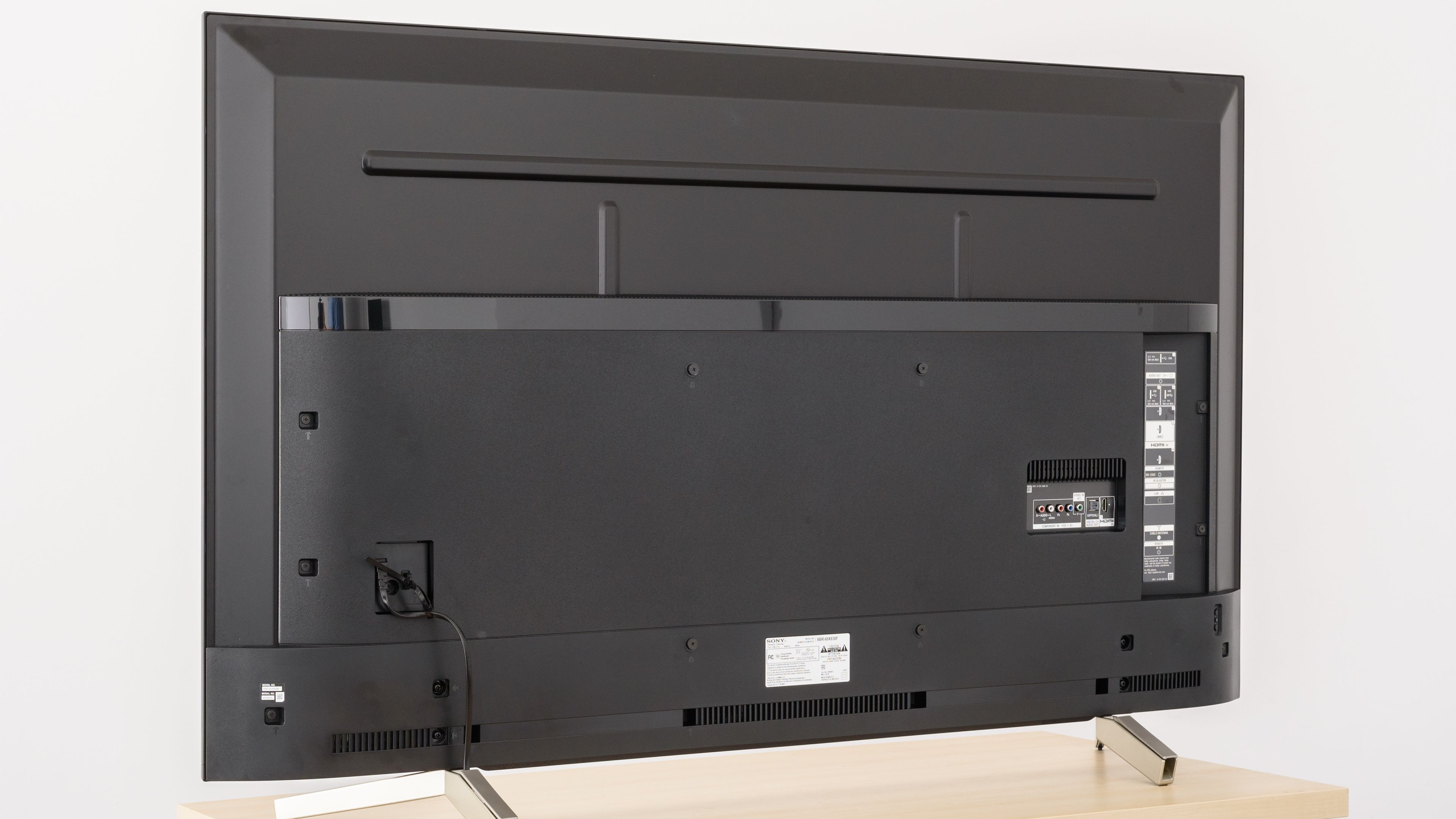 پشت تلویزیون سونی X8300F