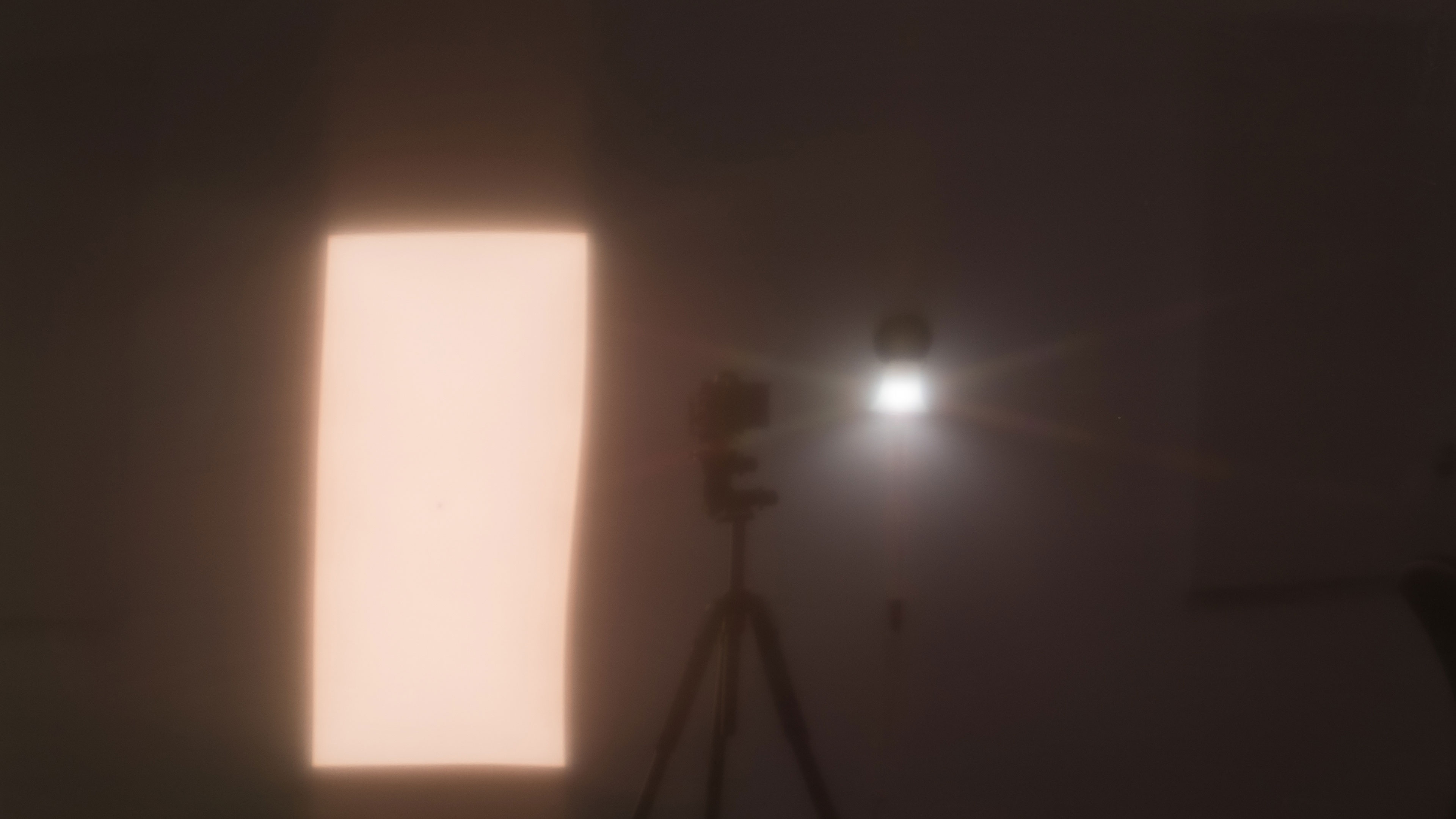 بازتاب نور محیط در تلویزیون سونی X8500G