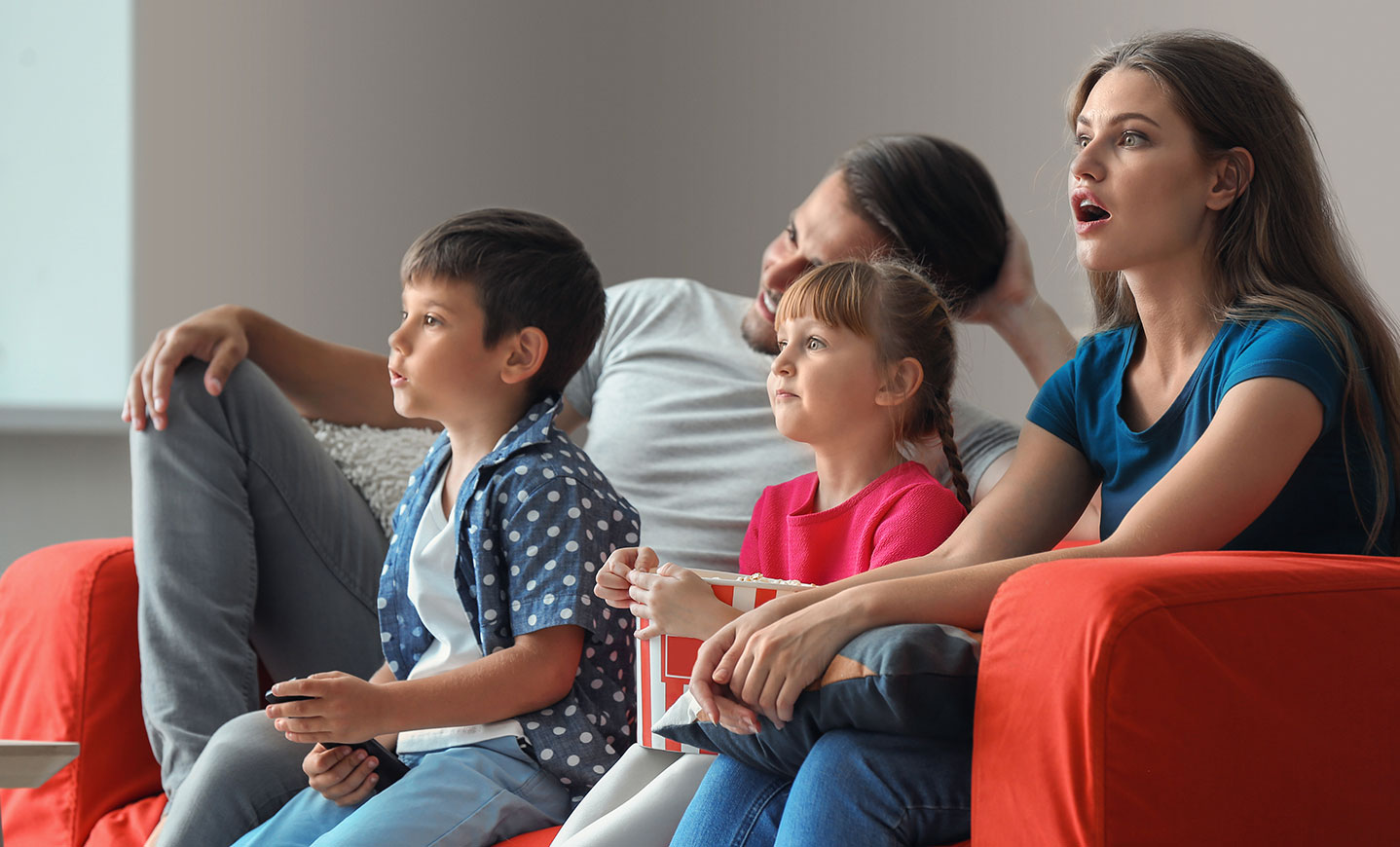تلویزیون سونی 65X9500G به کمک تکنولوژی Dolby Vision و Dolby Atmos سینما را به خانه شما می آورد